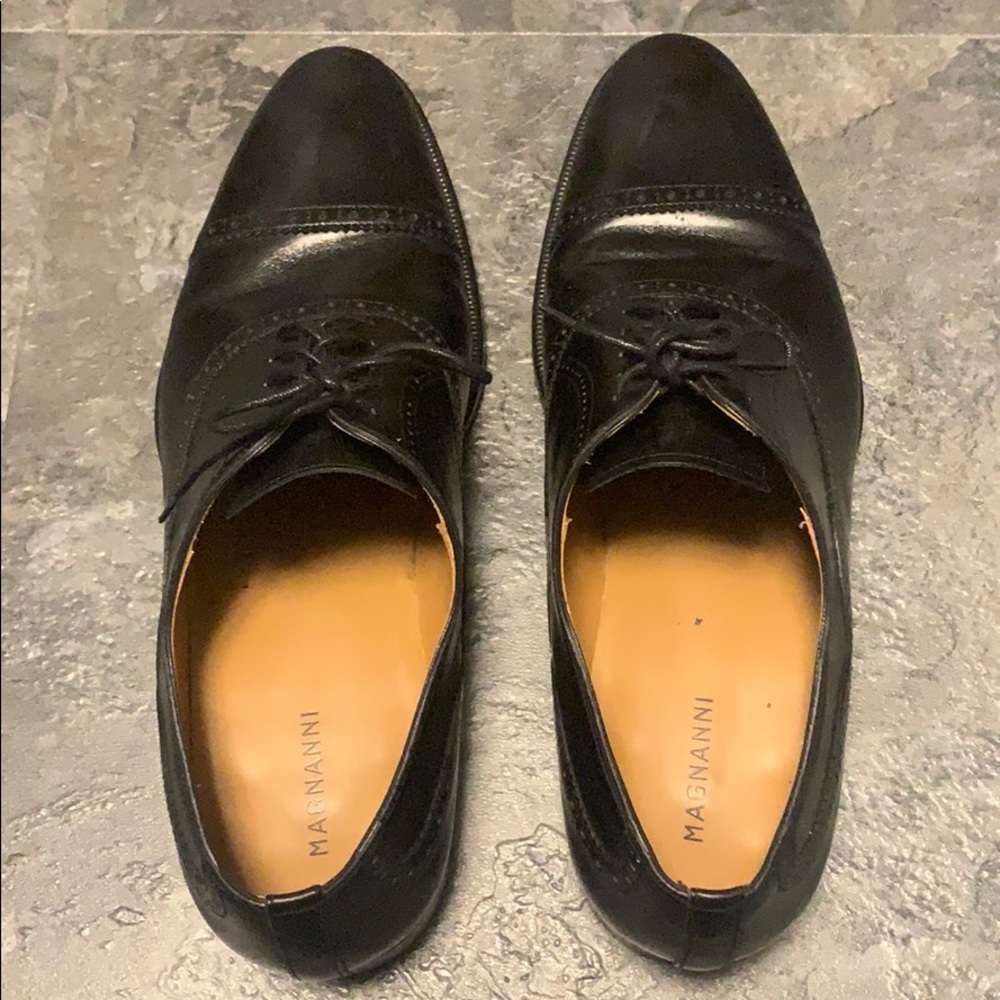 Magnanni Black Dress Shoe